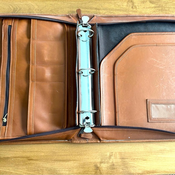 100% Leather Notebook/Calendar Briefcase. Used, but still in excellent condition - Picture 3 of 5